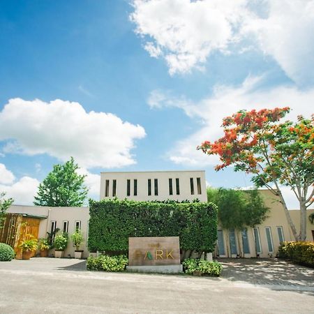 The Park - Silang Hotel Exterior foto