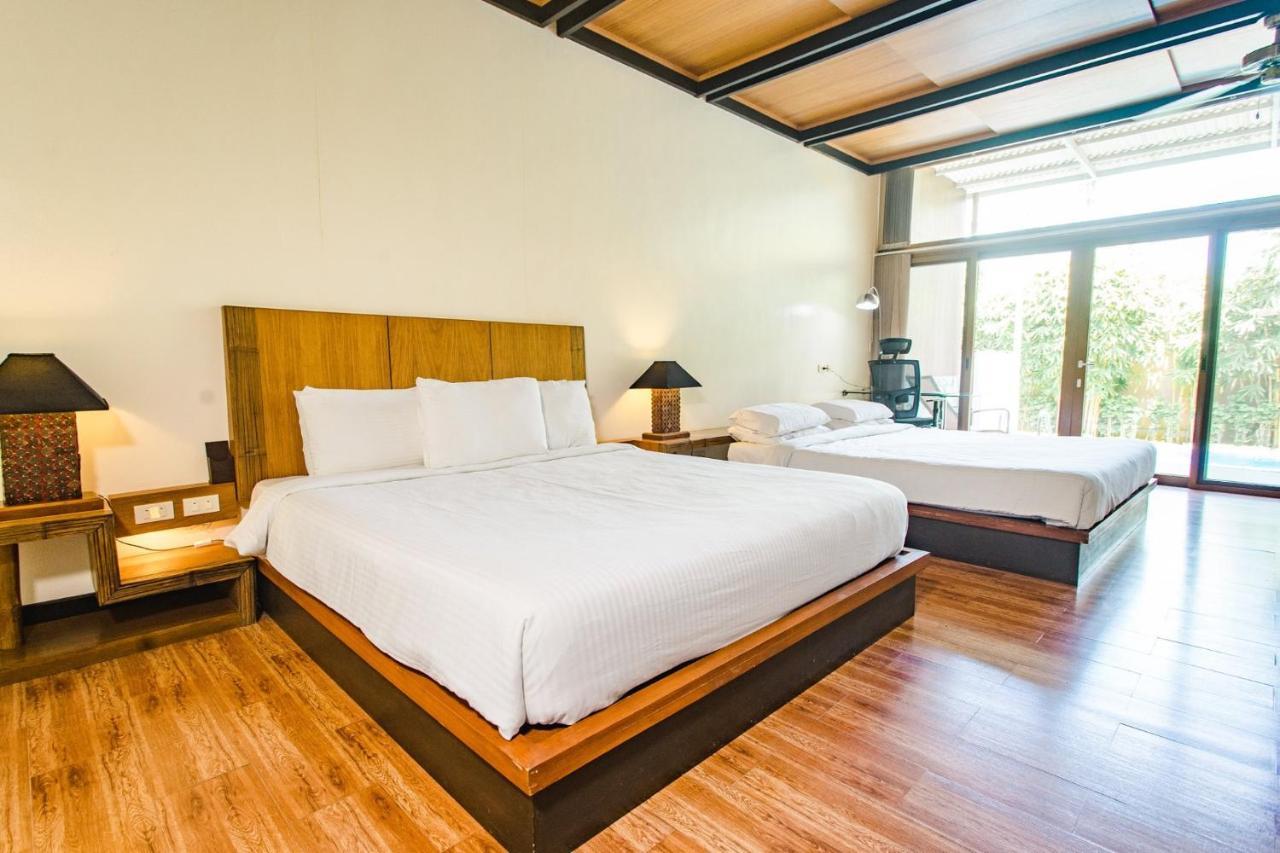The Park - Silang Hotel Exterior foto