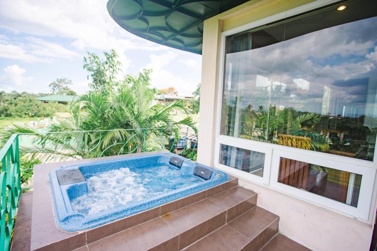 The Park - Silang Hotel Exterior foto