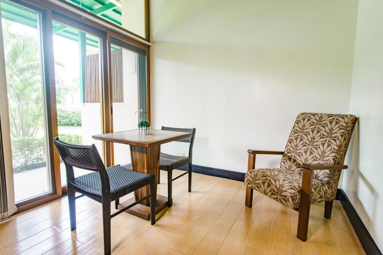 The Park - Silang Hotel Exterior foto
